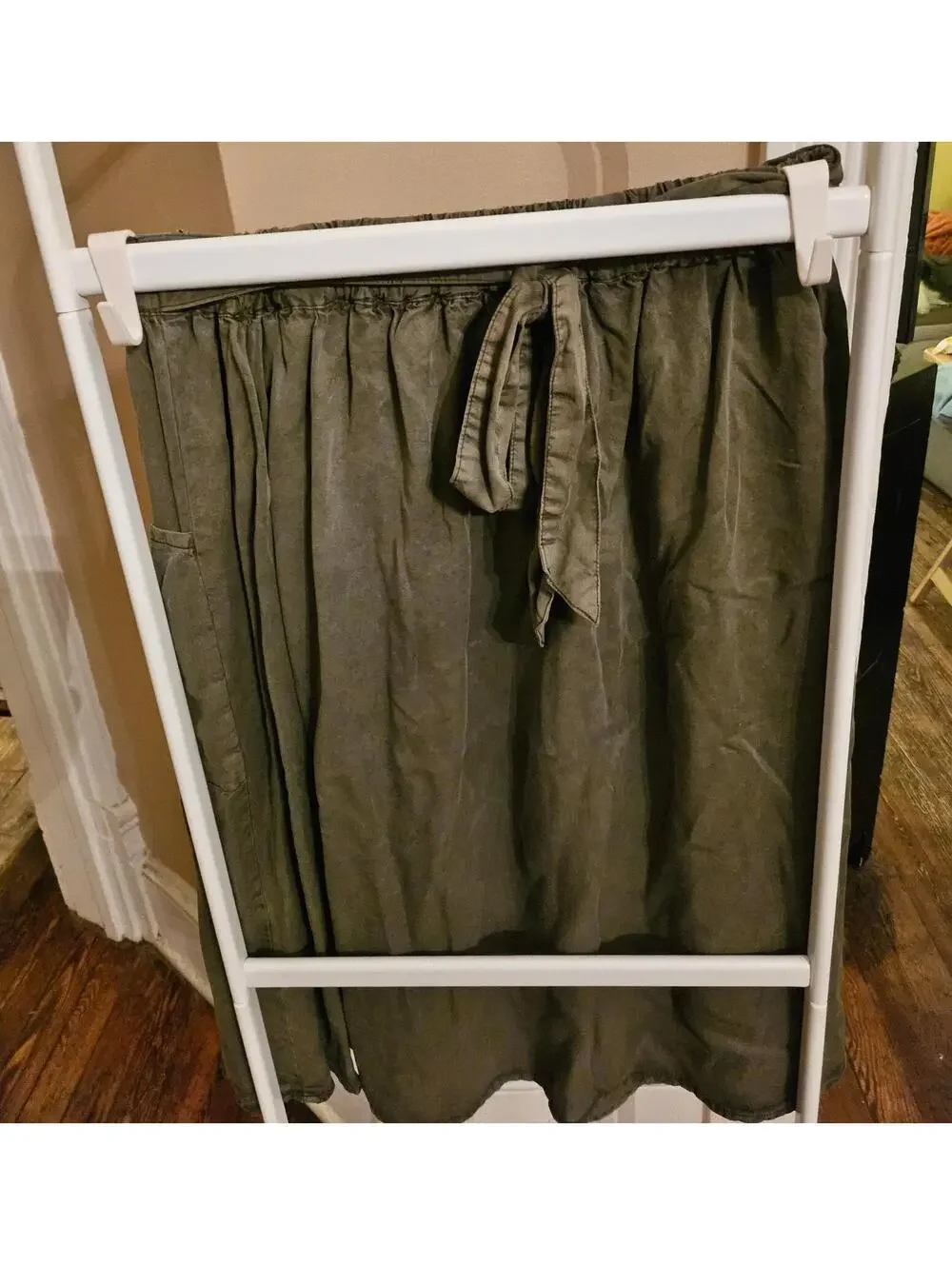 Vero Moda - long baggy skirt - L - army green with pockets and tie - EUC - Picture 3 of 3